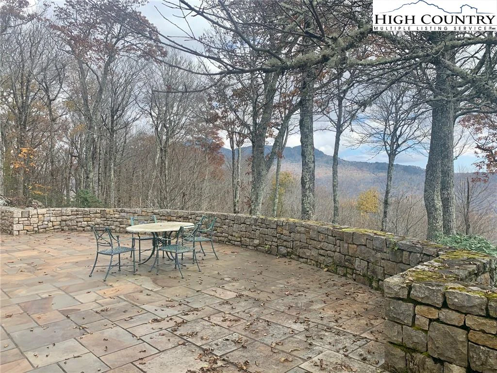 Image number 27 for the current listing