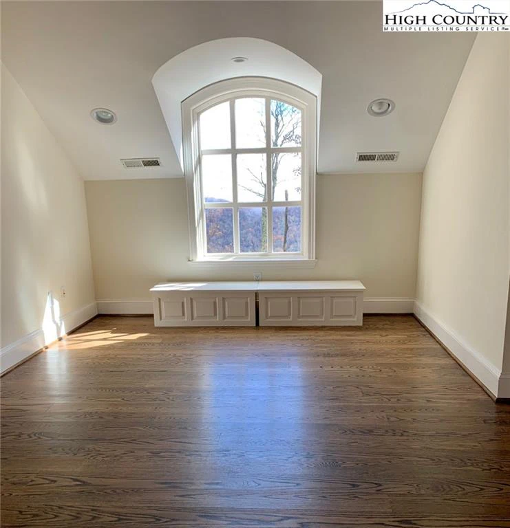 Image number 6 for the current listing