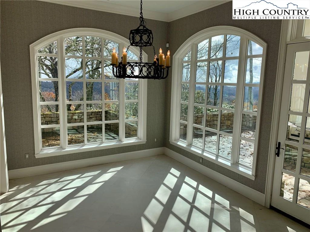 Image number 20 for the current listing
