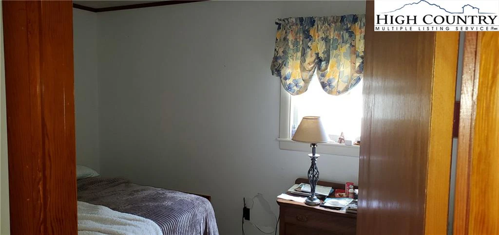 Image number 11 for the current listing