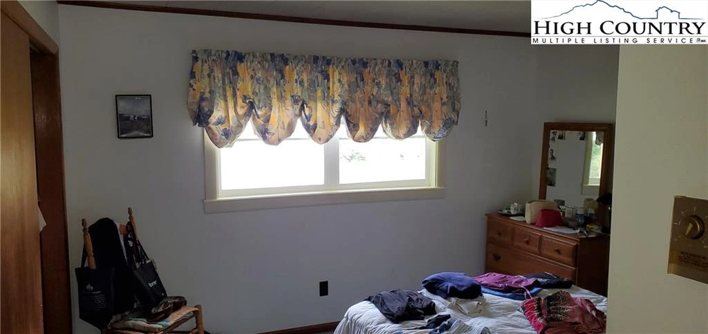 Image number 9 for the current listing