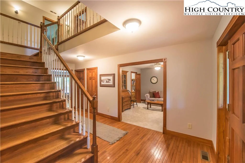 Image number 4 for the current listing