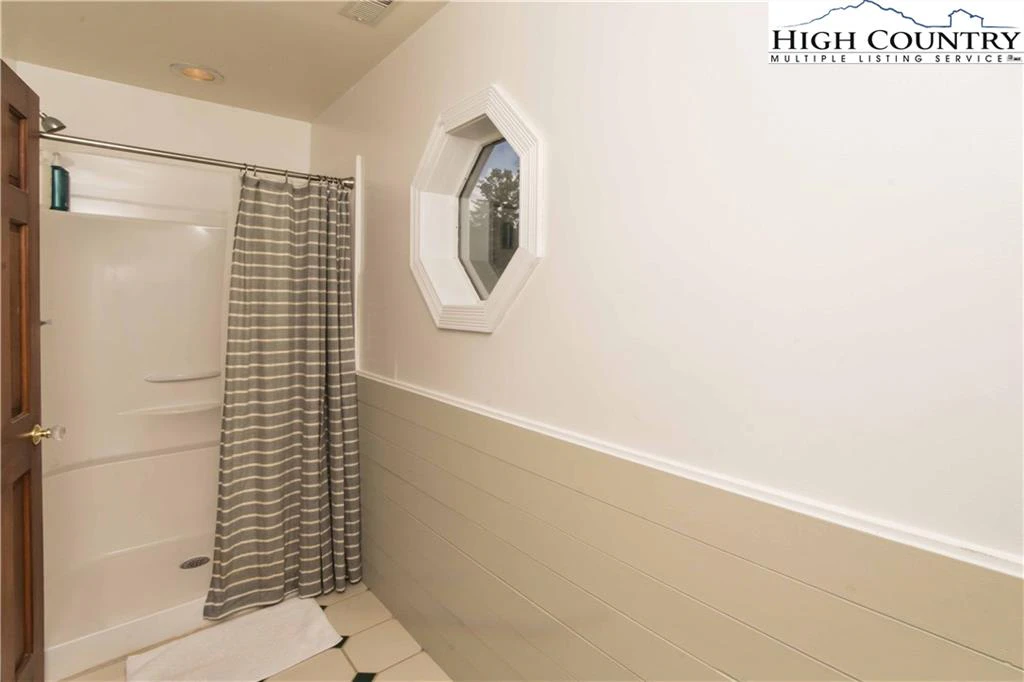 Image number 9 for the current listing