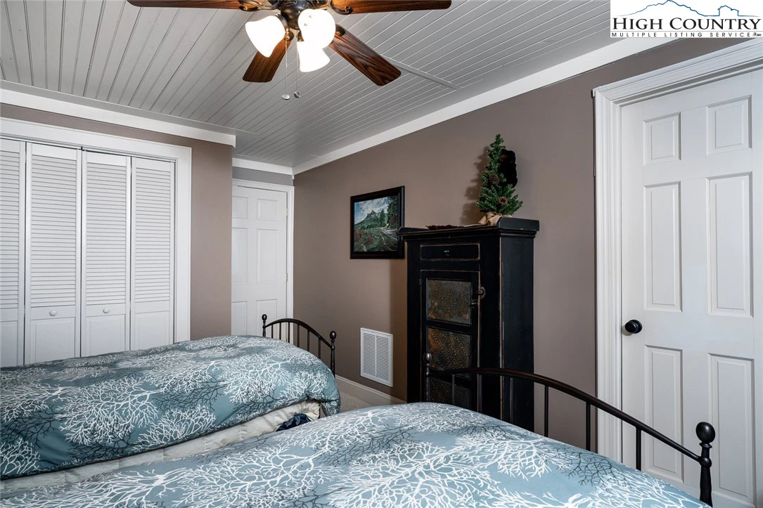 Image number 7 for the current listing