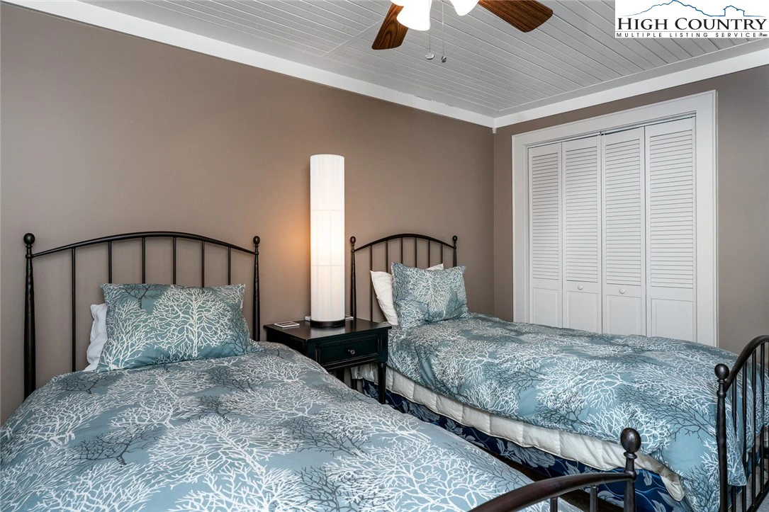 Image number 6 for the current listing