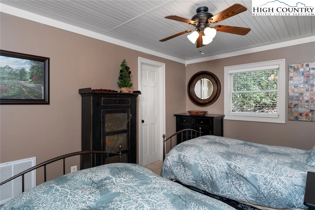 Image number 8 for the current listing