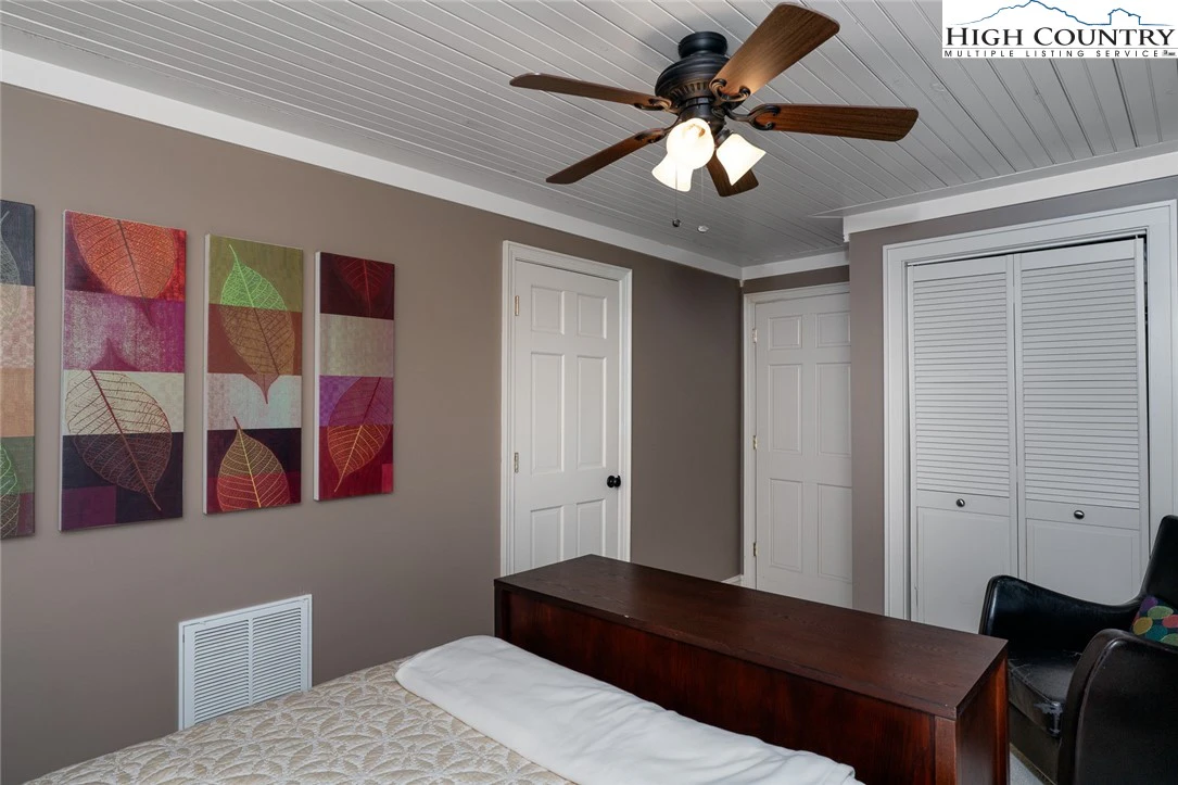 Image number 3 for the current listing