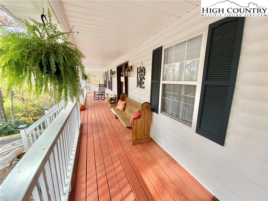 Image number 27 for the current listing