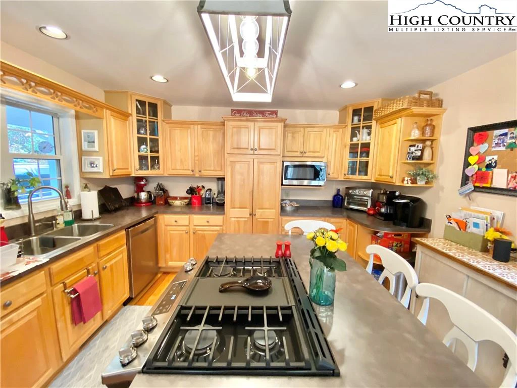 Image number 14 for the current listing