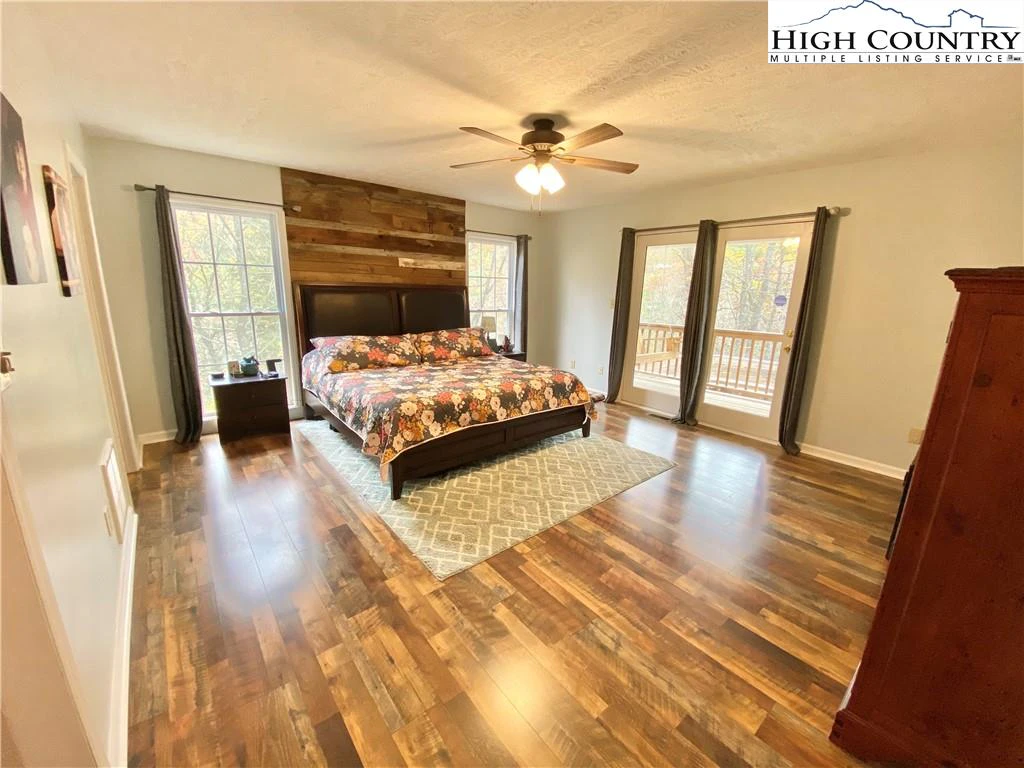 Image number 3 for the current listing