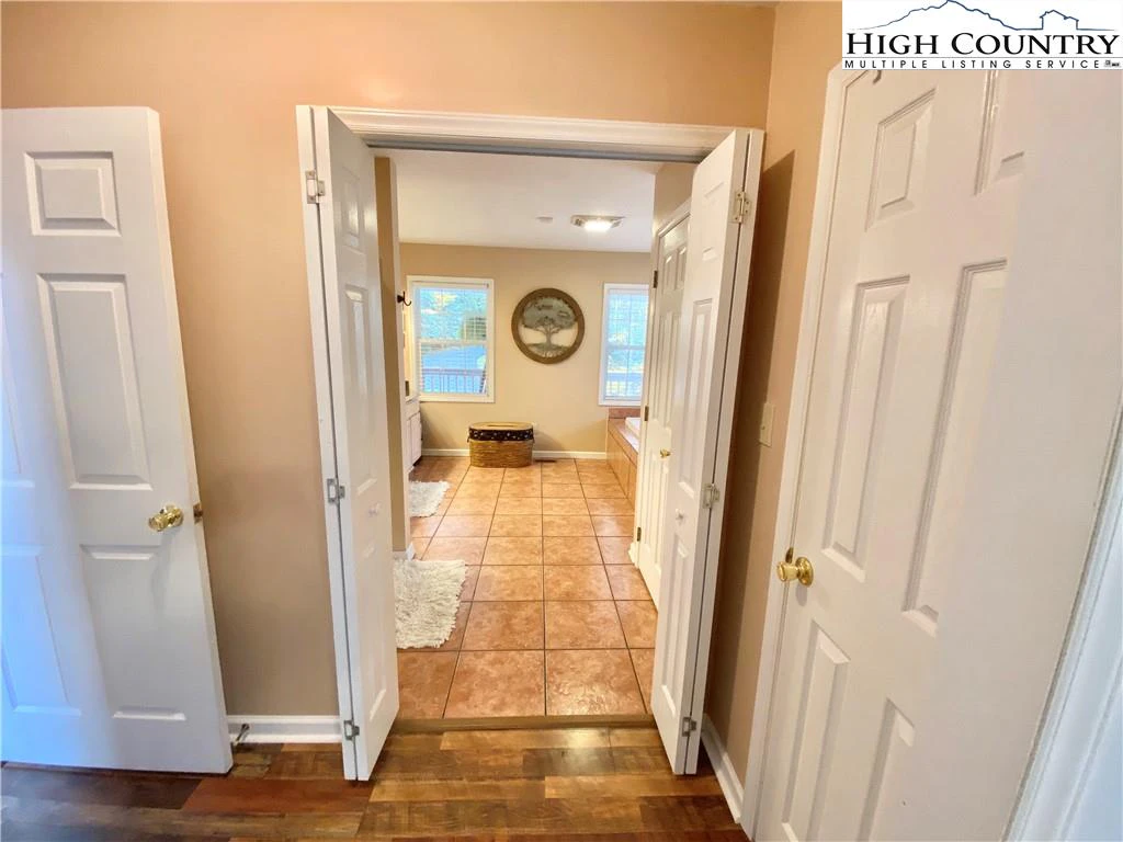 Image number 6 for the current listing