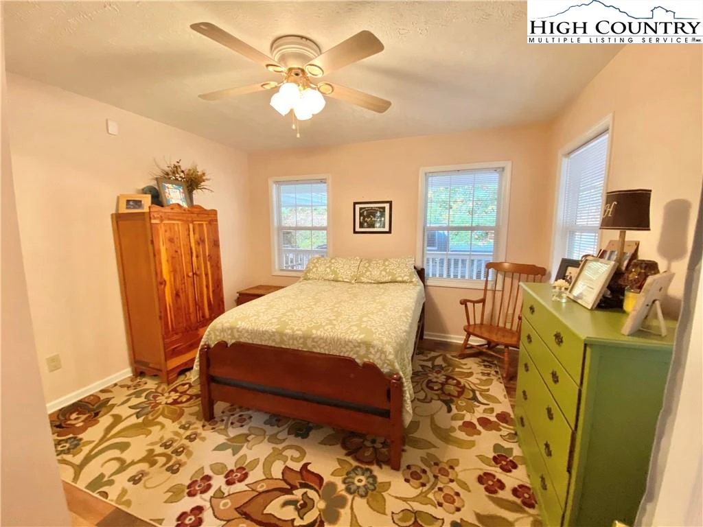 Image number 11 for the current listing