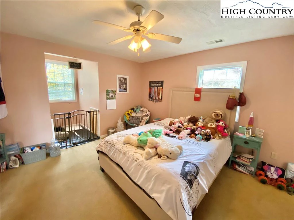 Image number 13 for the current listing