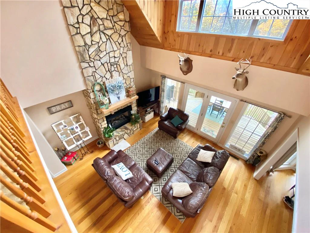 Image number 15 for the current listing