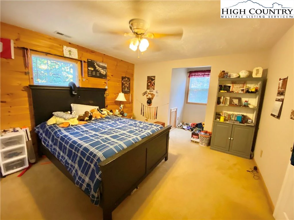 Image number 17 for the current listing