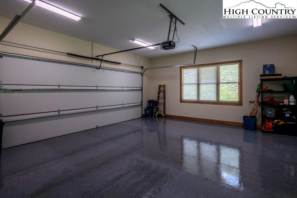 Image number 2 for the current listing