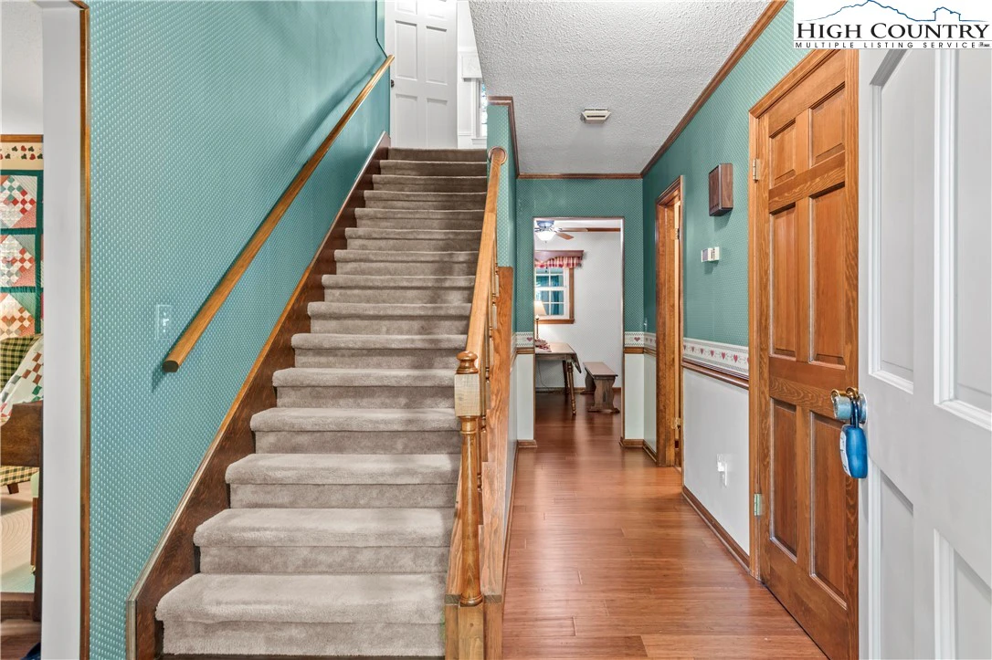Image number 41 for the current listing