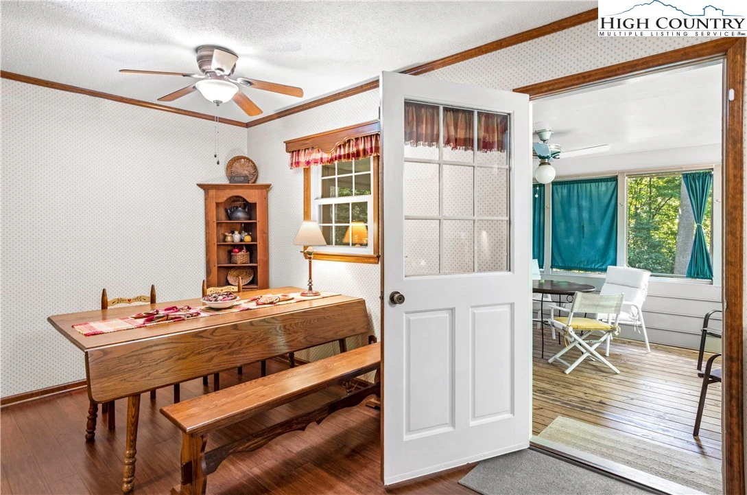Image number 14 for the current listing