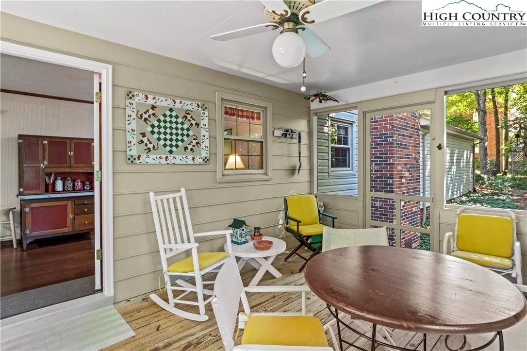 Image number 3 for the current listing