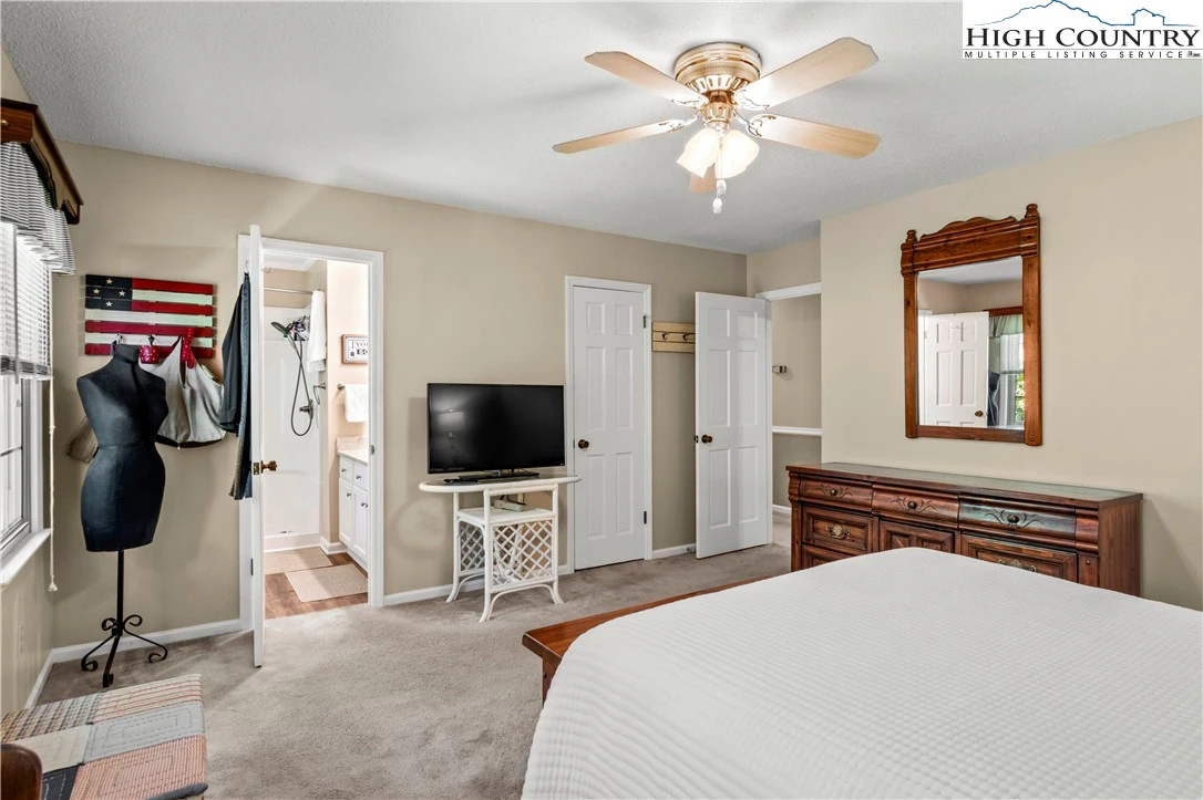 Image number 8 for the current listing