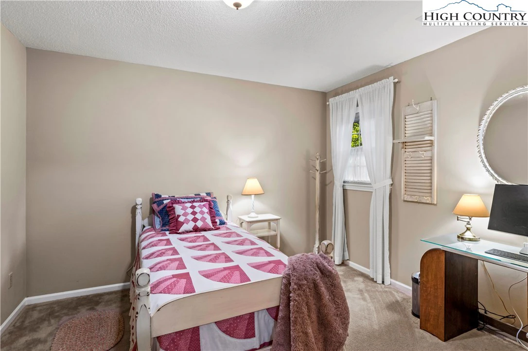 Image number 11 for the current listing