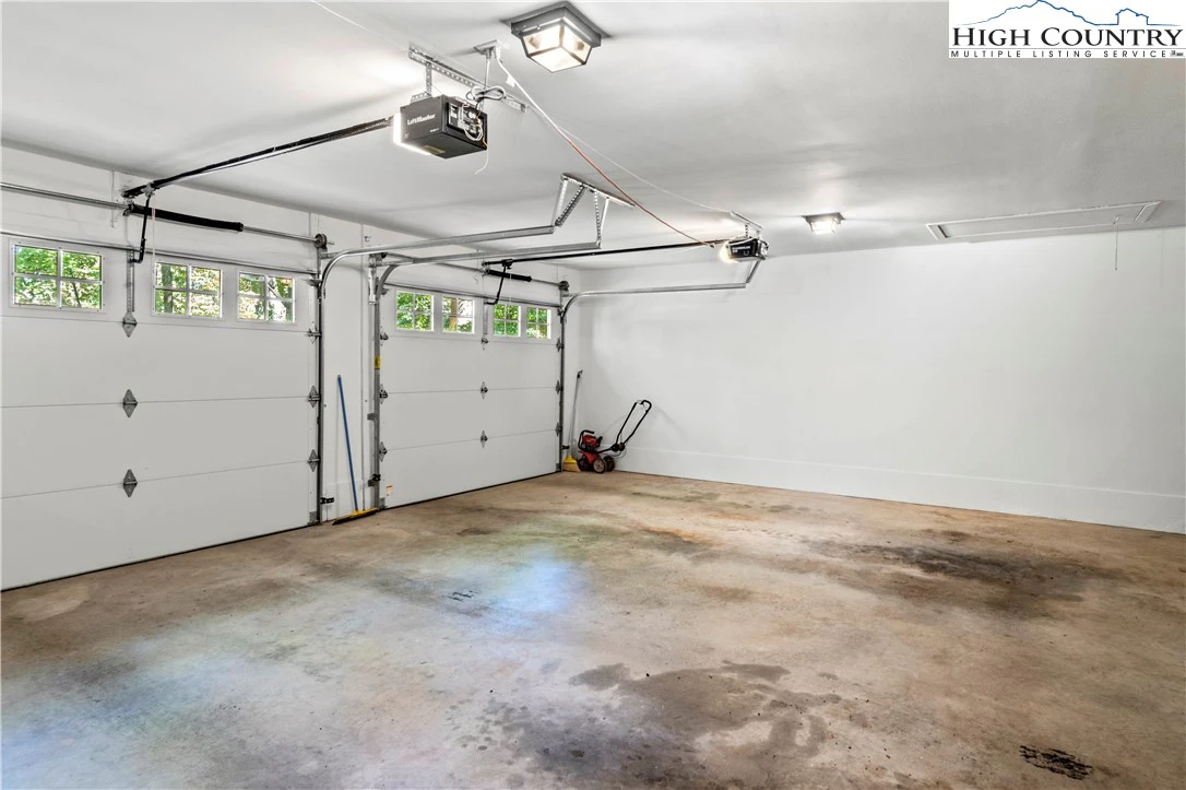 Image number 21 for the current listing
