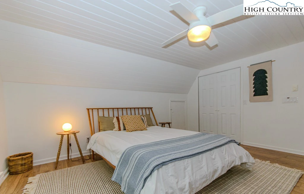 Image number 3 for the current listing
