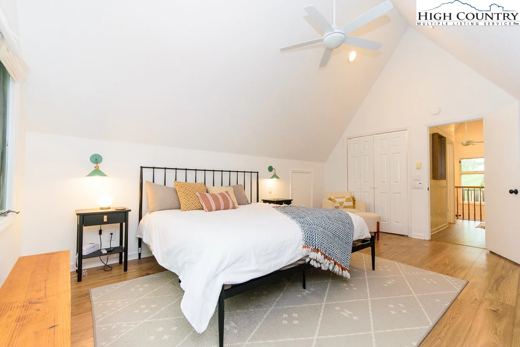 Image number 7 for the current listing