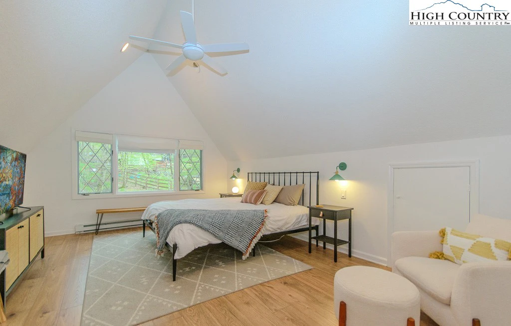 Image number 8 for the current listing