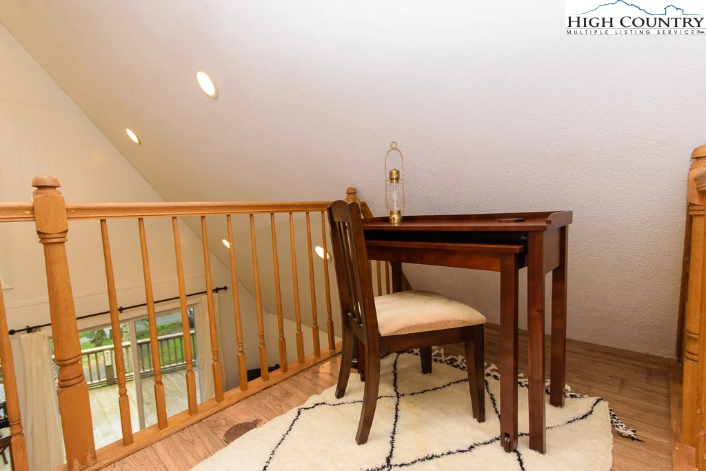 Image number 10 for the current listing