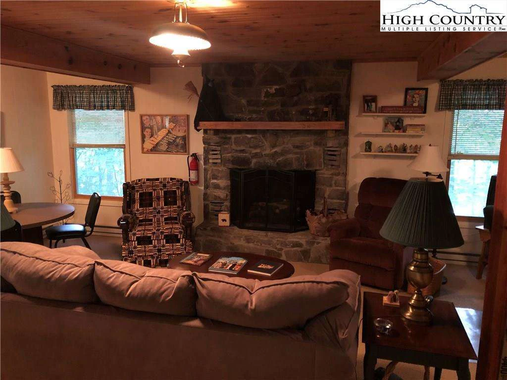 Image number 11 for the current listing