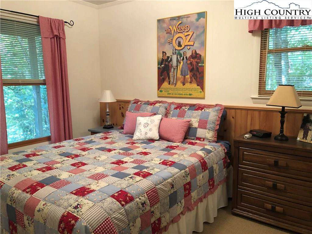 Image number 7 for the current listing