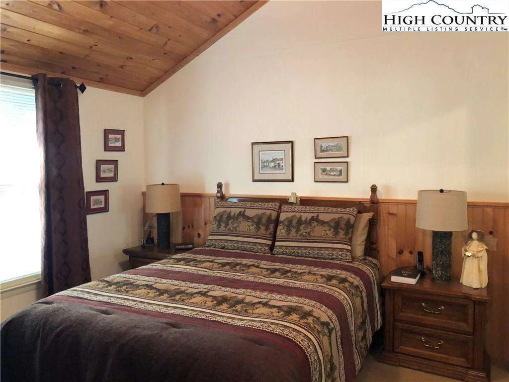 Image number 12 for the current listing
