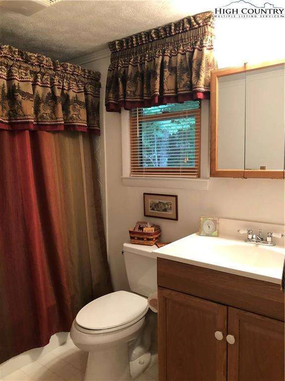 Image number 2 for the current listing