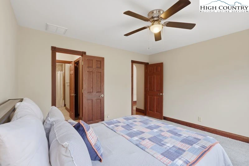 Image number 8 for the current listing