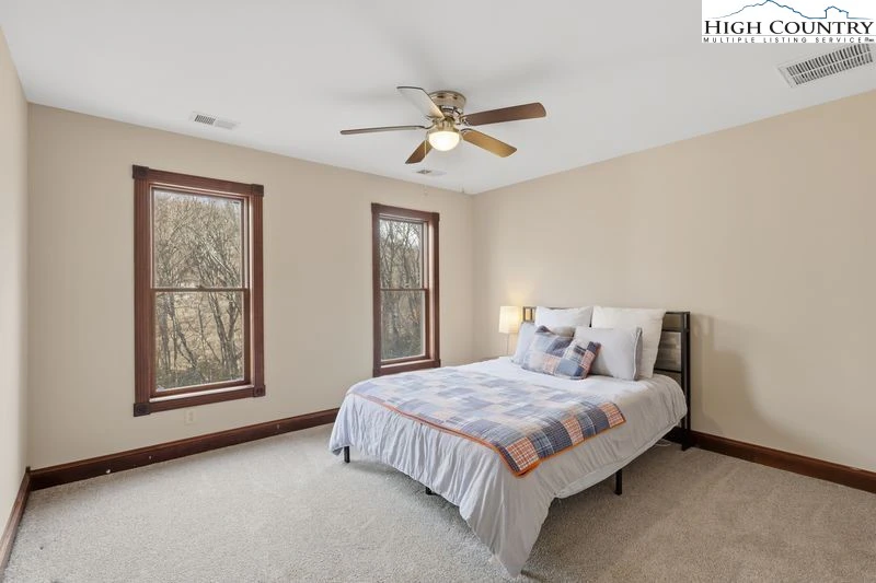 Image number 9 for the current listing