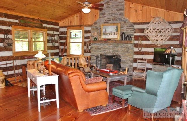 Image number 9 for the current listing