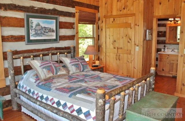 Image number 4 for the current listing