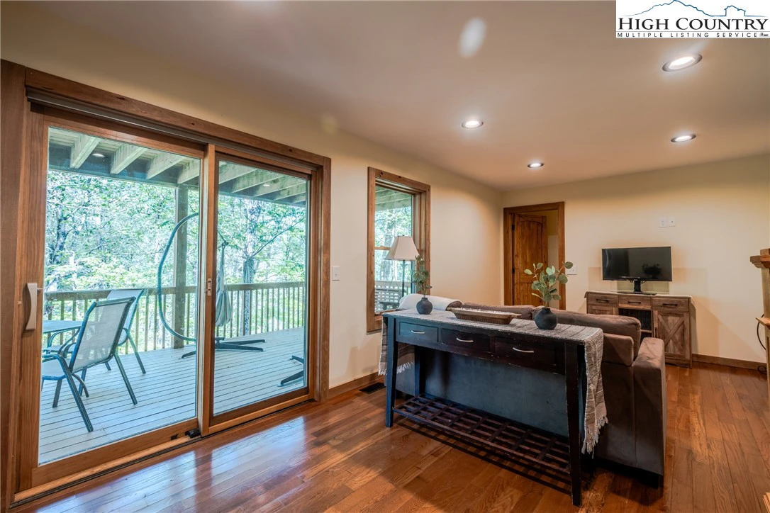 Image number 12 for the current listing