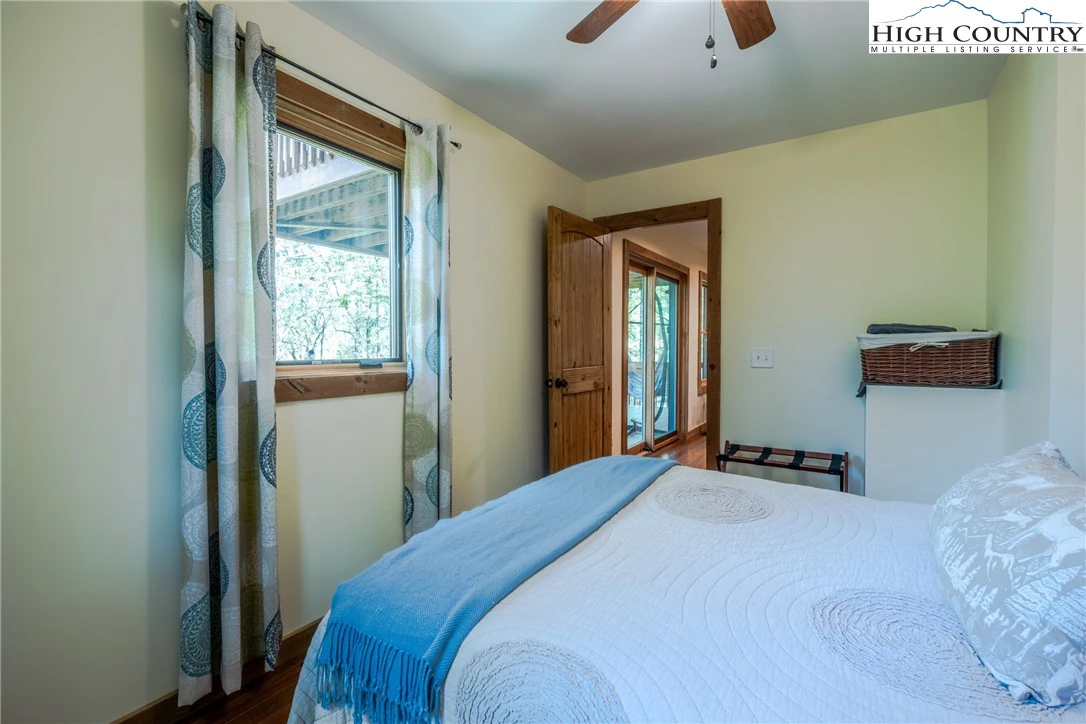 Image number 7 for the current listing