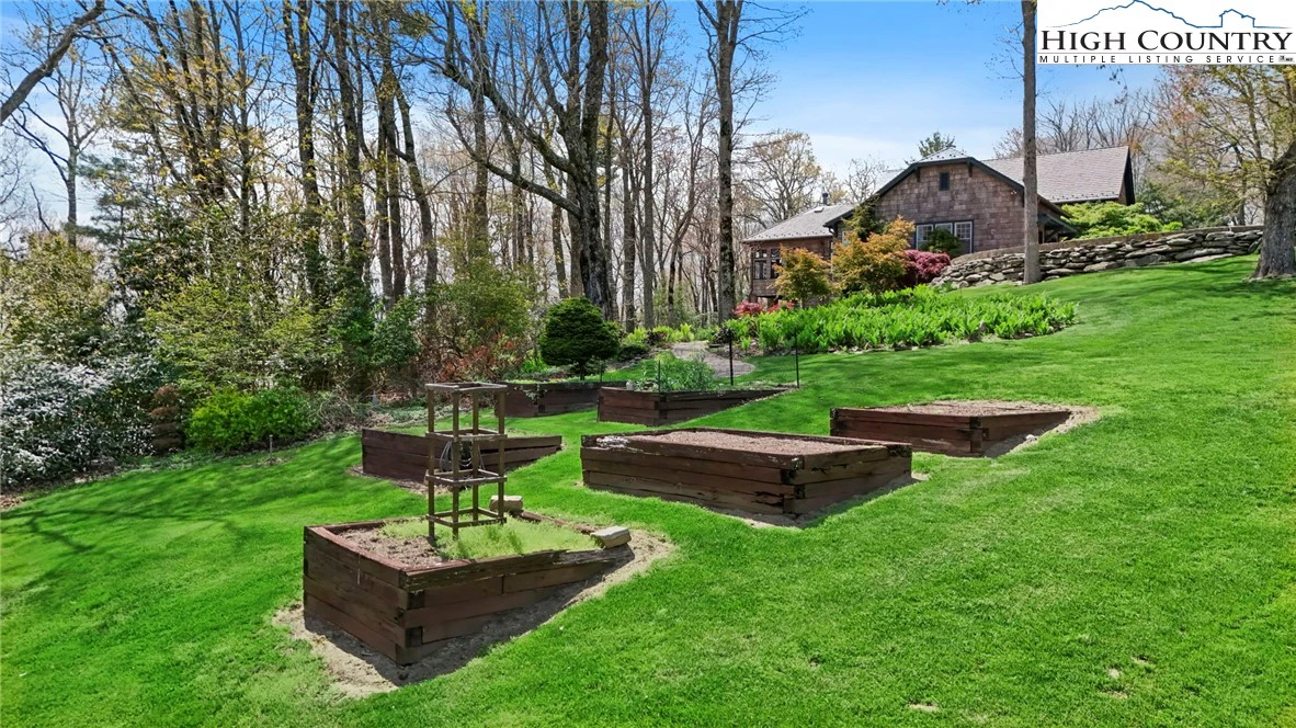 Image number 22 for the current listing
