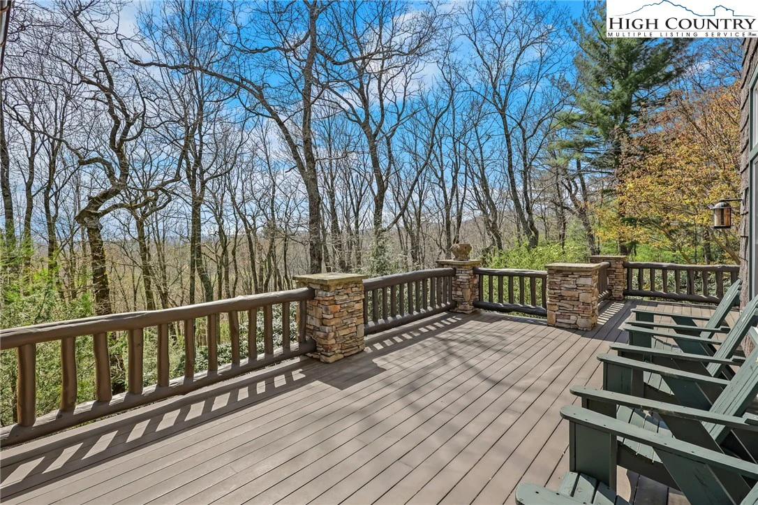 Image number 19 for the current listing