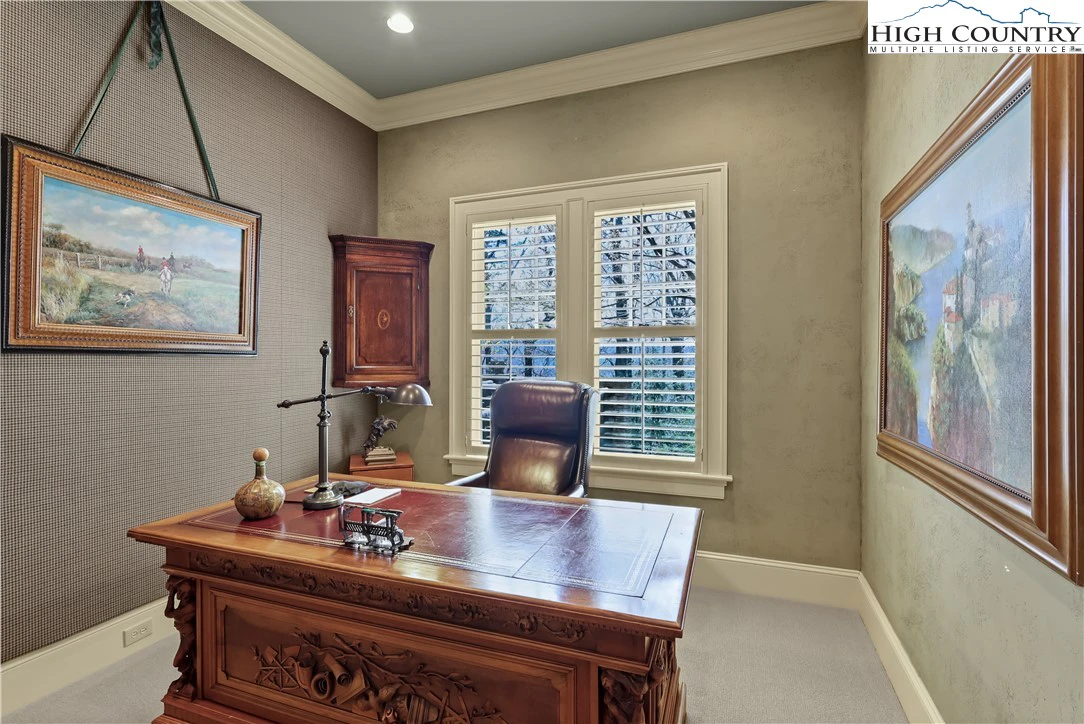 Image number 4 for the current listing