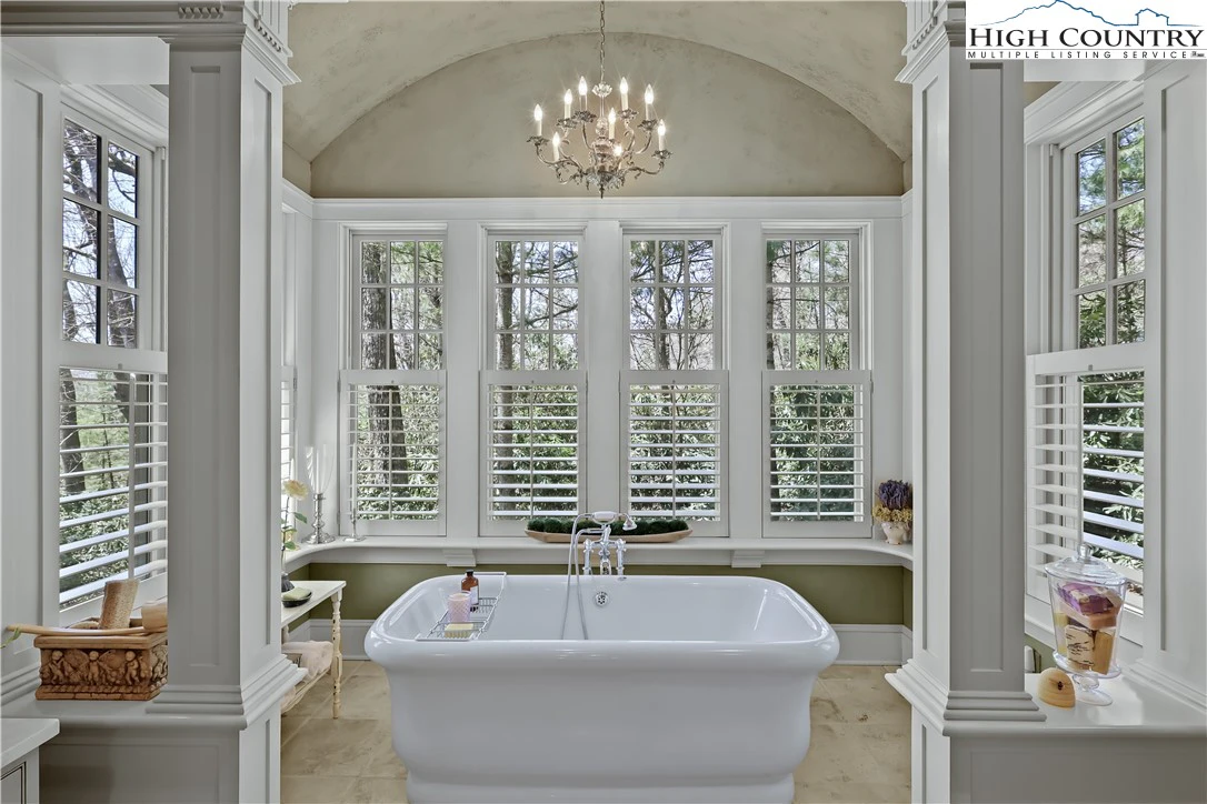 Image number 3 for the current listing