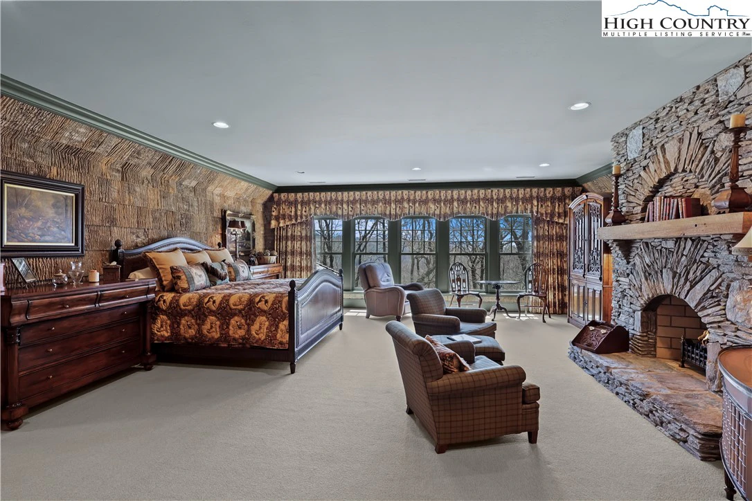 Image number 8 for the current listing