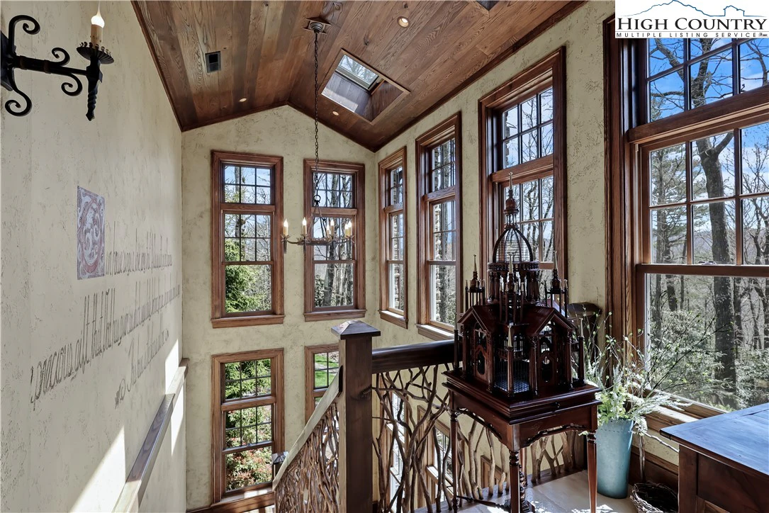 Image number 12 for the current listing