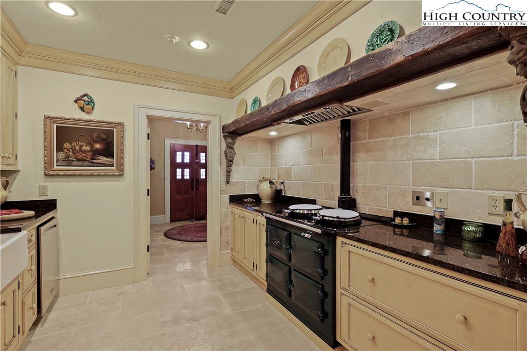 Image number 15 for the current listing