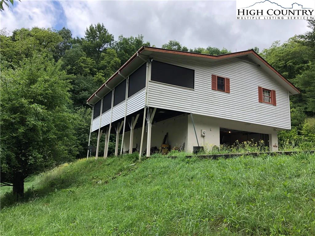 Image number 1 for the current listing