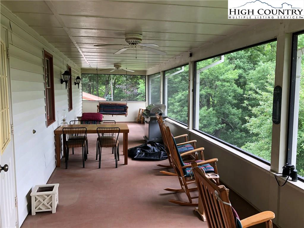 Image number 14 for the current listing