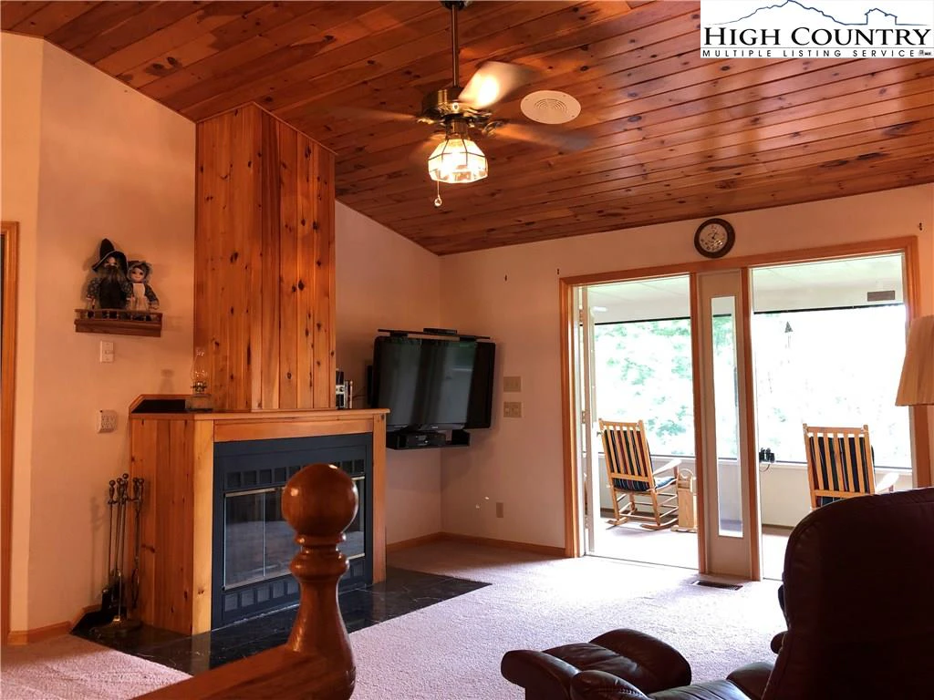 Image number 20 for the current listing